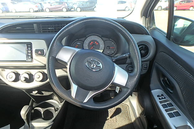 TOYOTA VITZ