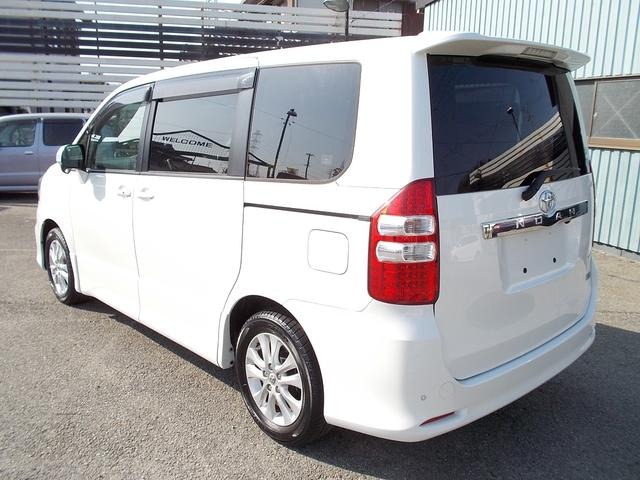 TOYOTA NOAH SI