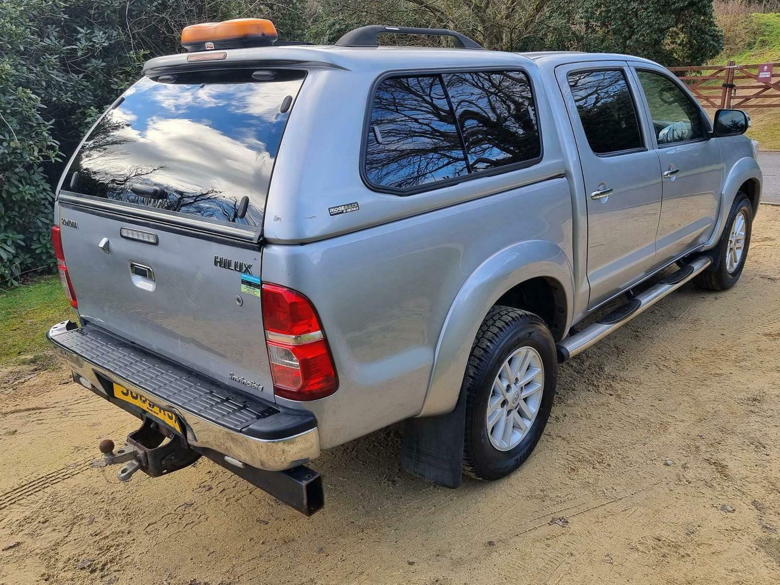 TOYOTA HILUX 3.0 INVINCIBLE D/CABIN 4WD