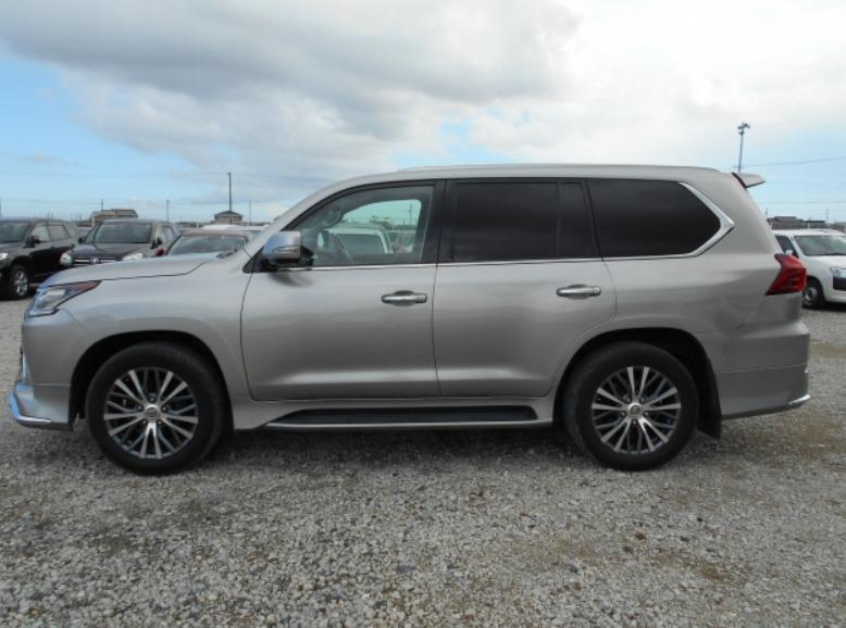 Lexus LX570