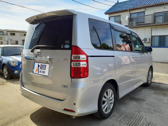 TOYOTA NOAH SI