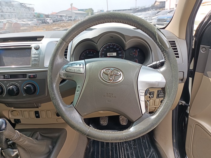 TOYOTA HILUX