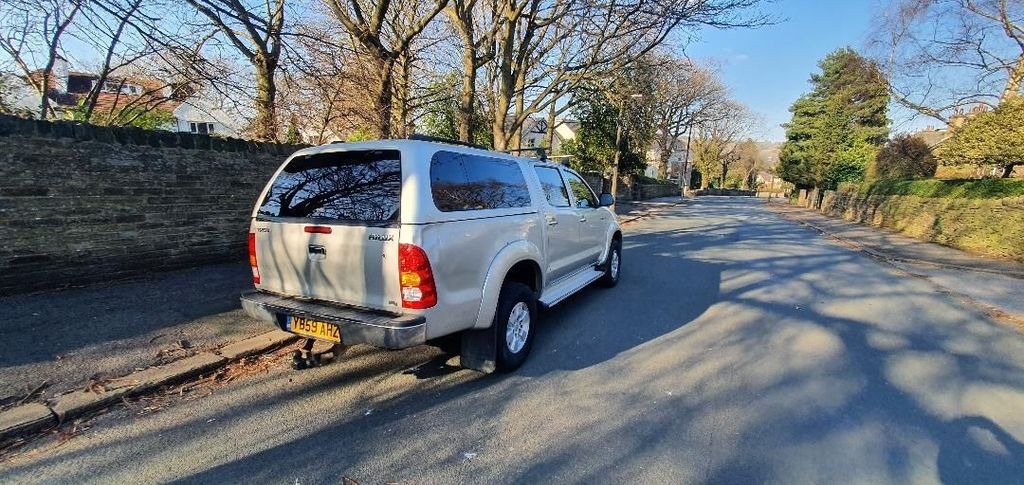 TOYOTA HILUX 3.0 D-4D 171 INVINCIBLE 4WD Crew Cab Pick-up