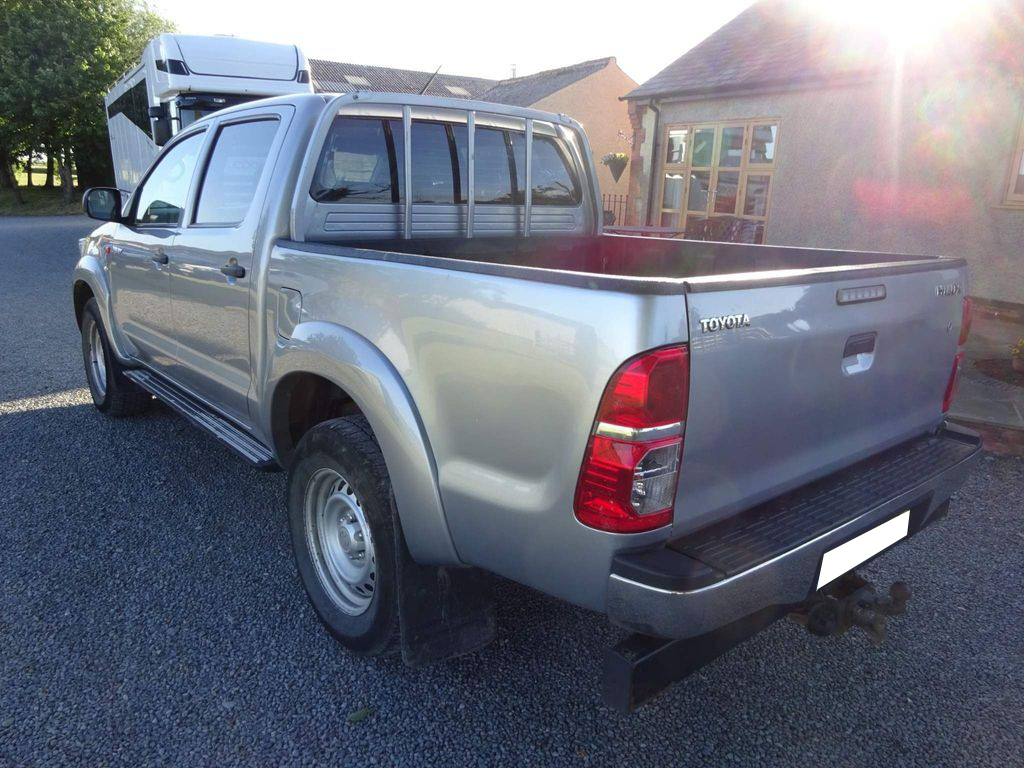 TOYOTA HILUX 2.5