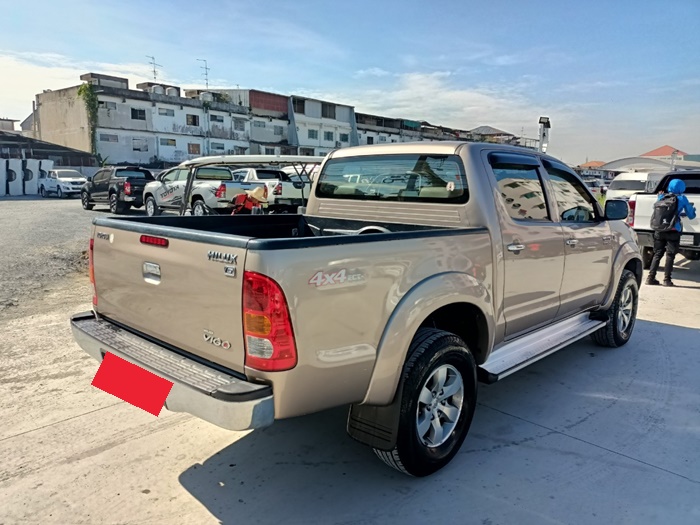 TOYOTA HILUX