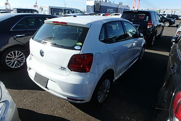 VOLKSWAGEN POLO