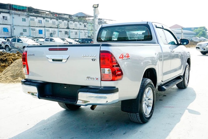 TOYOTA HILUX