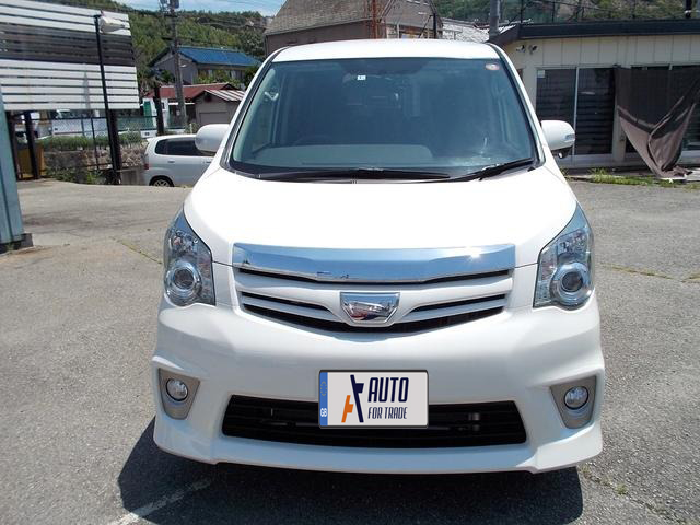 TOYOTA NOAH SI