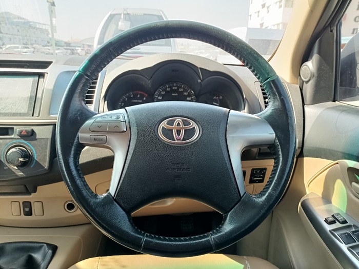 TOYOTA HILUX