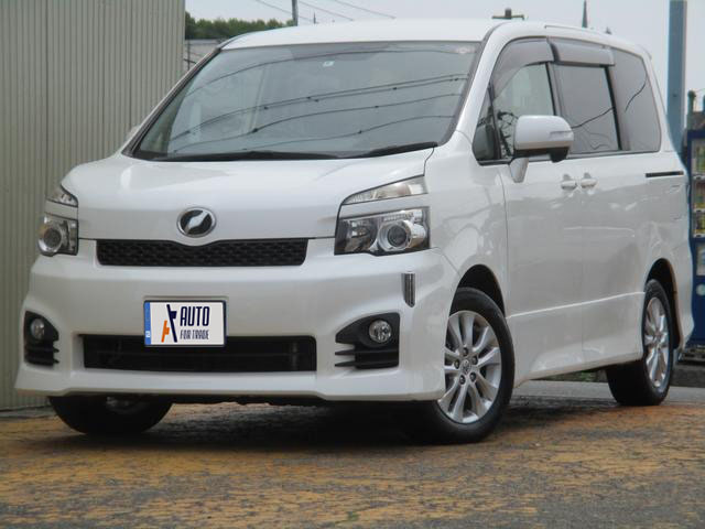 TOYOTA VOXY ZS