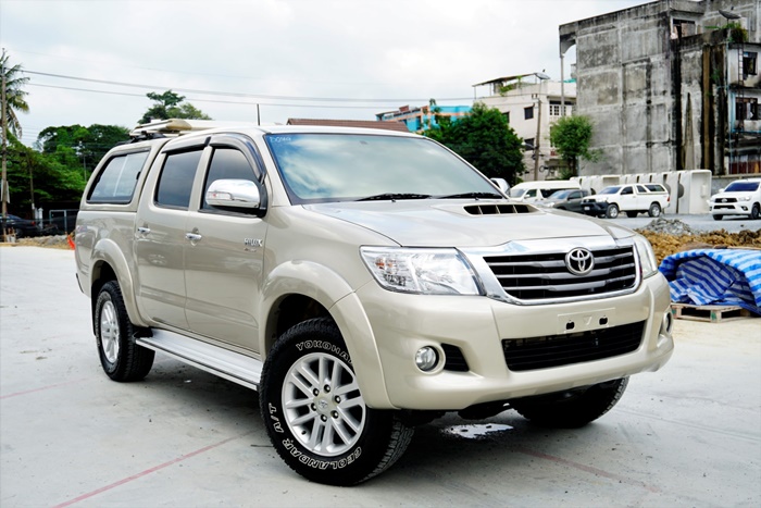 TOYOTA HILUX