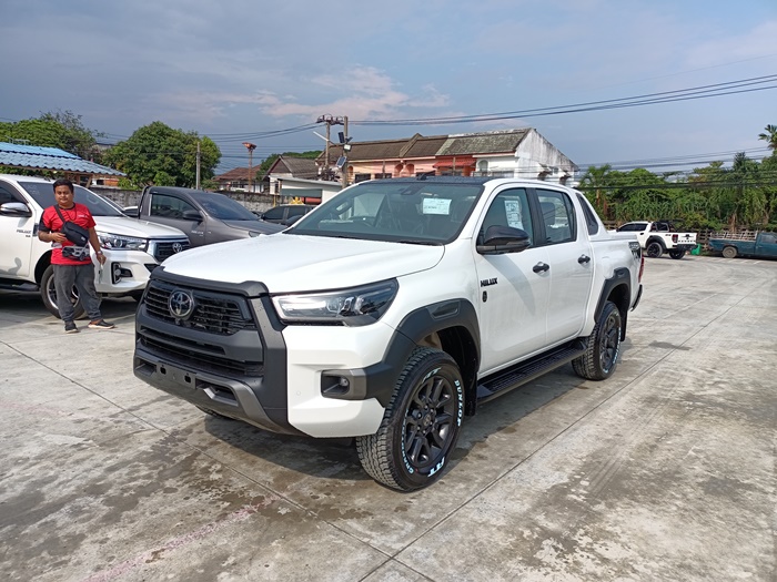 TOYOTA HILUX