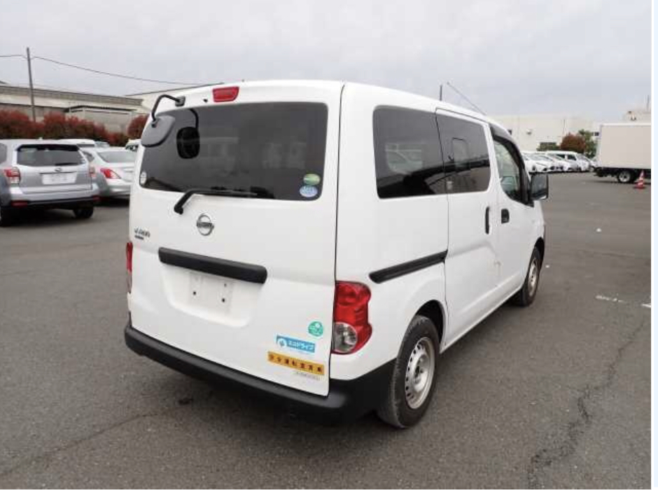 NISSAN NV200