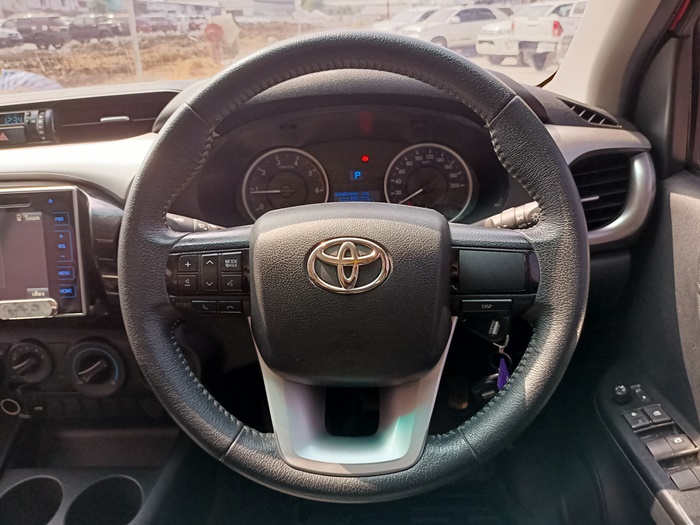 TOYOTA HILUX