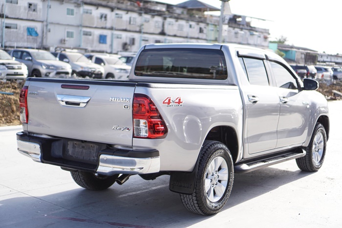 TOYOTA HILUX