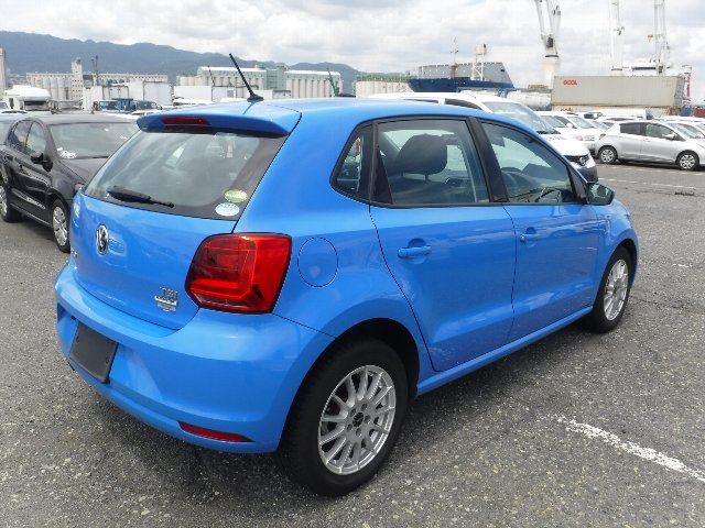 VOLKSWAGEN POLO