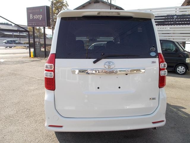 TOYOTA NOAH SI