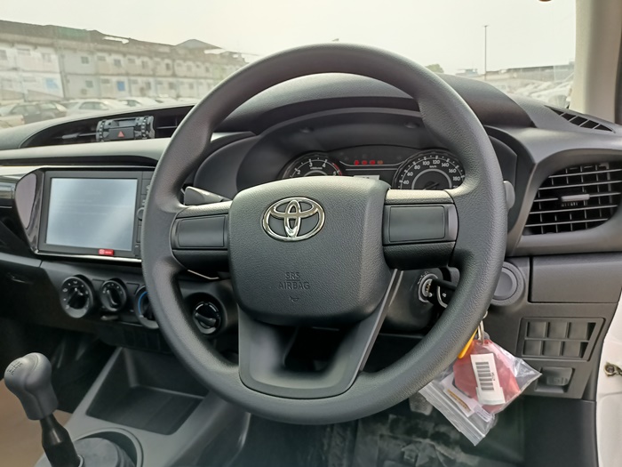 TOYOTA HILUX