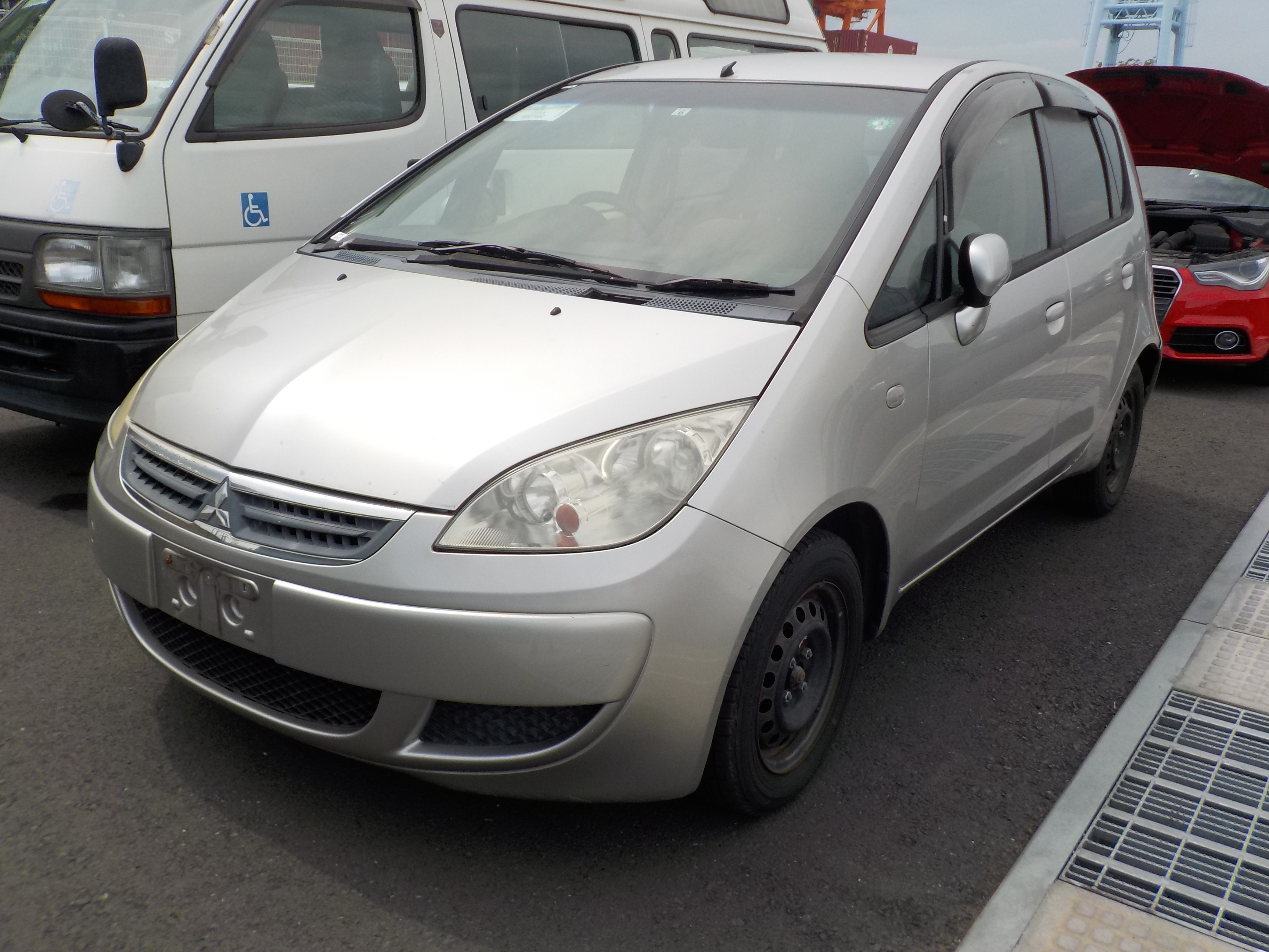 MITSUBISHI COLT