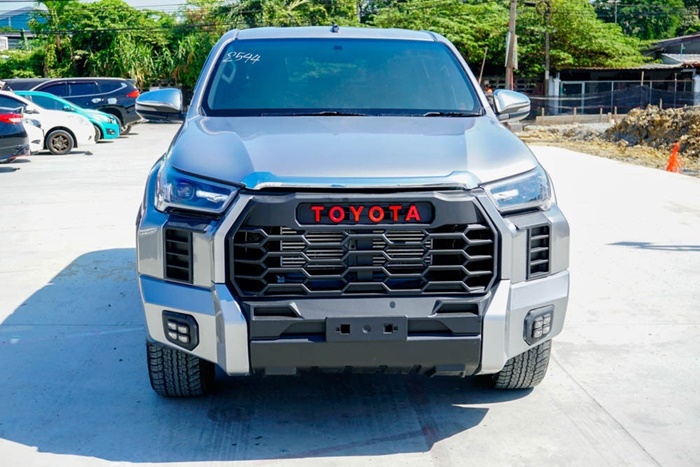 TOYOTA HILUX