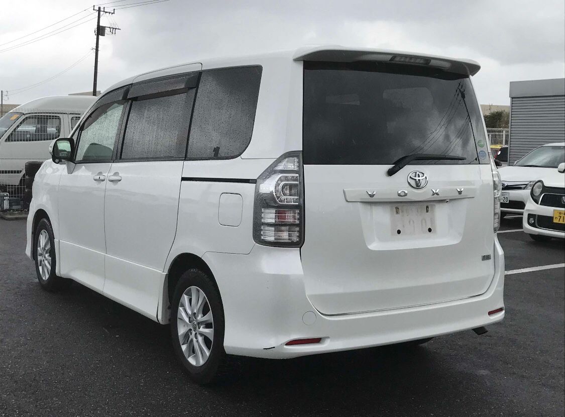 TOYOTA VOXY ZS KIRAMEKI