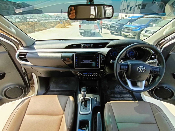 TOYOTA HILUX