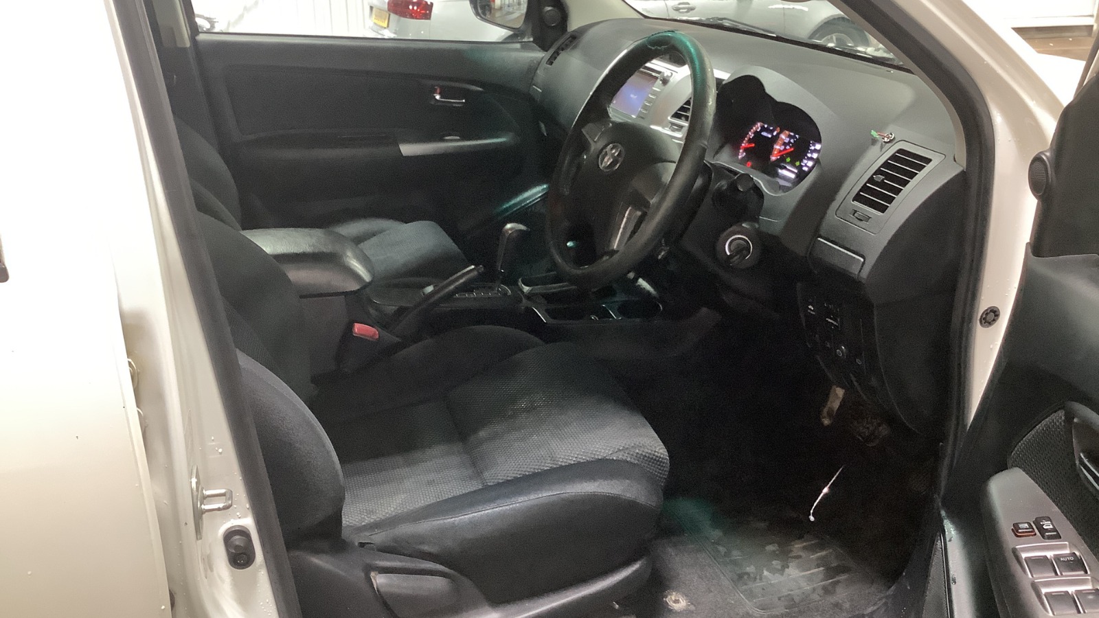 HILUX 3.0 INVINCIBLE D/CABIN 4WD