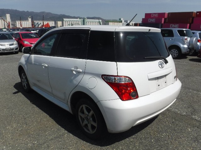 TOYOTA IST