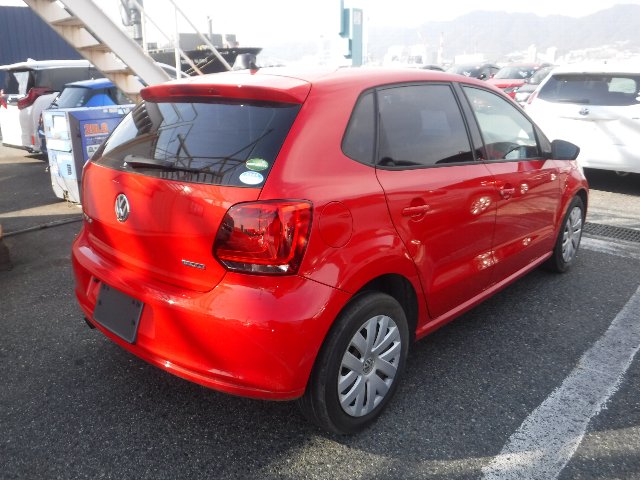 VOLKSWAGEN POLO