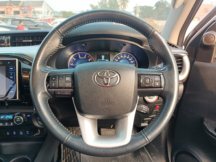 TOYOTA HILUX