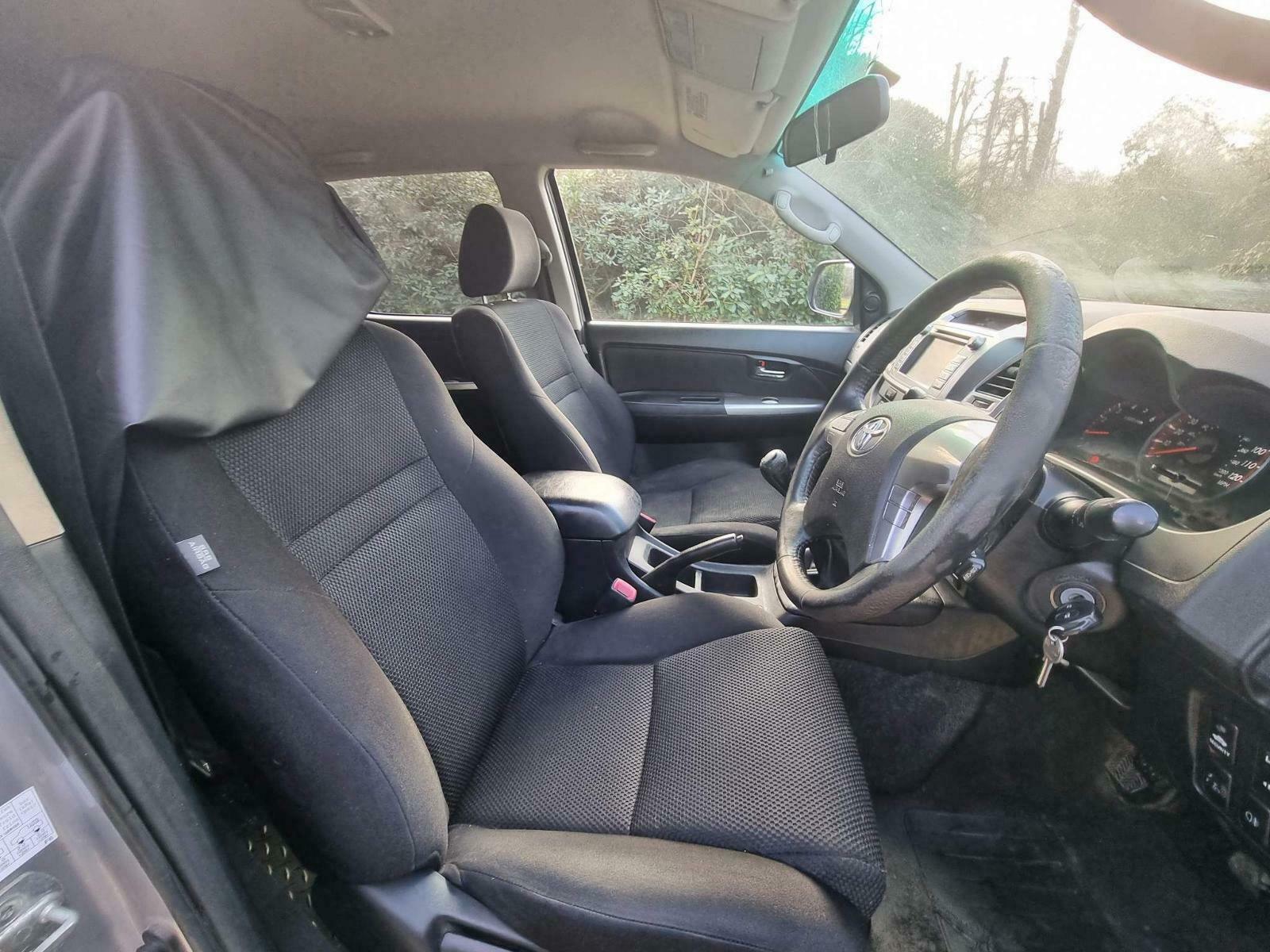 TOYOTA HILUX 3.0 INVINCIBLE D/CABIN 4WD