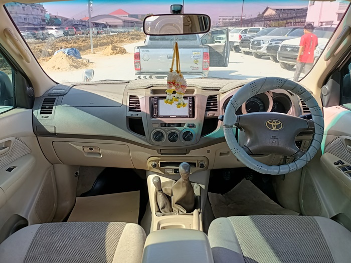 TOYOTA HILUX