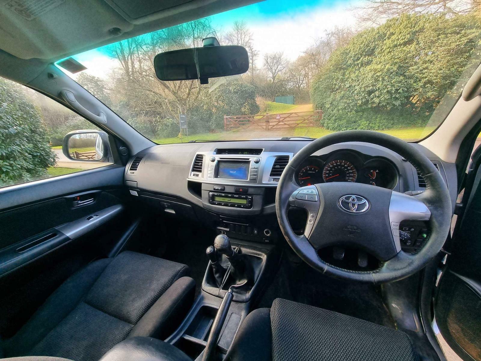 TOYOTA HILUX 3.0 INVINCIBLE D/CABIN 4WD