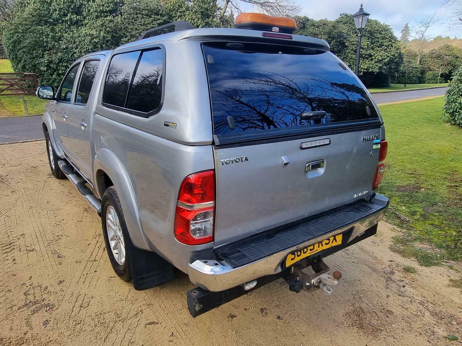 TOYOTA HILUX 3.0 INVINCIBLE D/CABIN 4WD