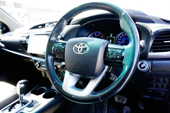 TOYOTA HILUX