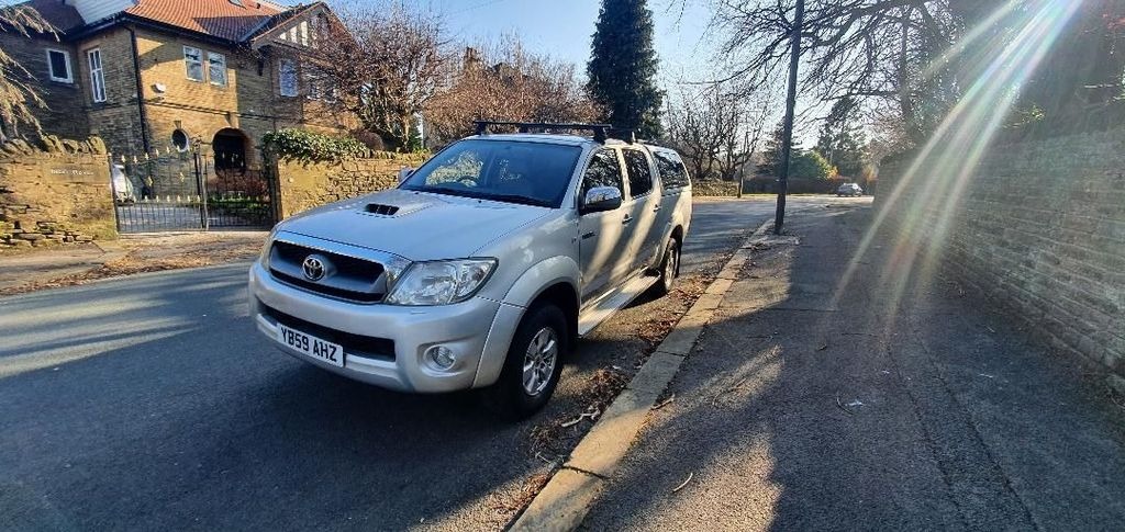 TOYOTA HILUX 3.0 D-4D 171 INVINCIBLE 4WD Crew Cab Pick-up