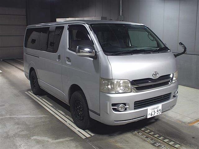 TOYOTA HIACE VAN