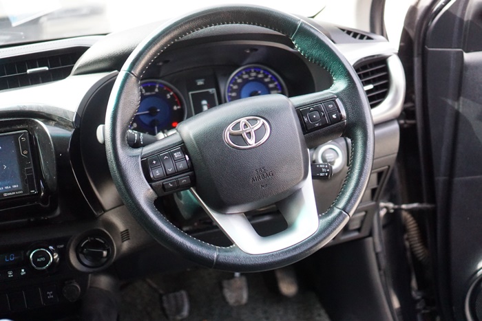 TOYOTA HILUX