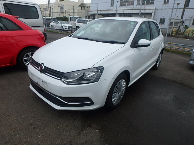 VOLKSWAGEN POLO