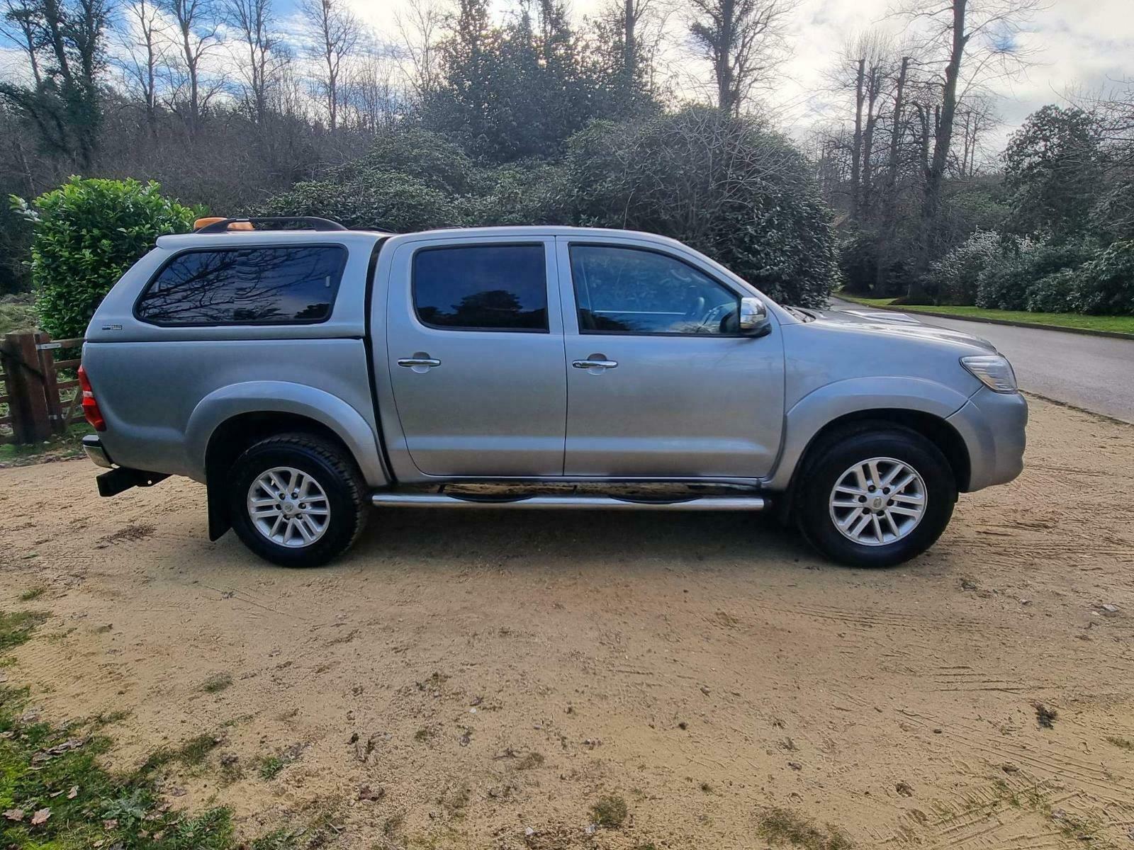 TOYOTA HILUX 3.0 INVINCIBLE D/CABIN 4WD