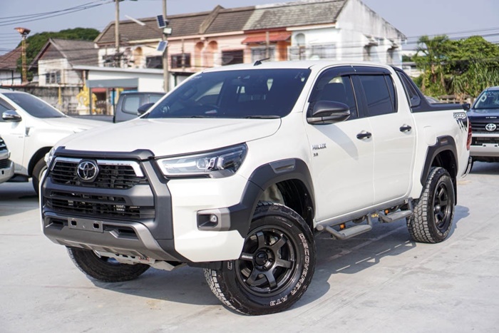 TOYOTA HILUX