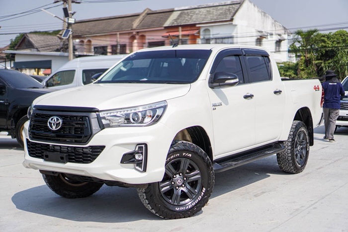 TOYOTA HILUX