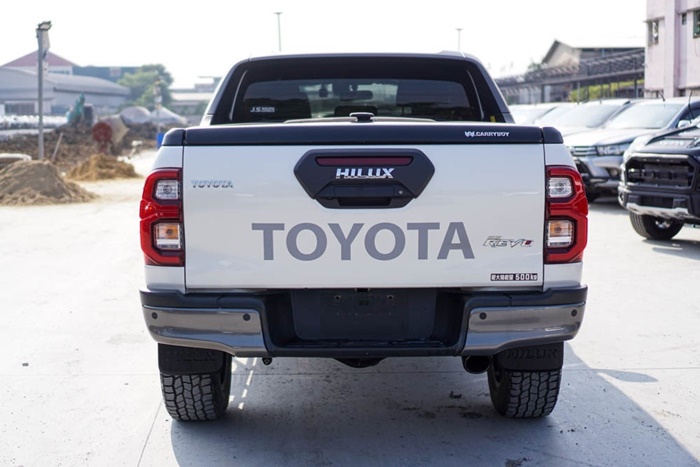 TOYOTA HILUX