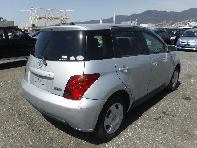 TOYOTA IST