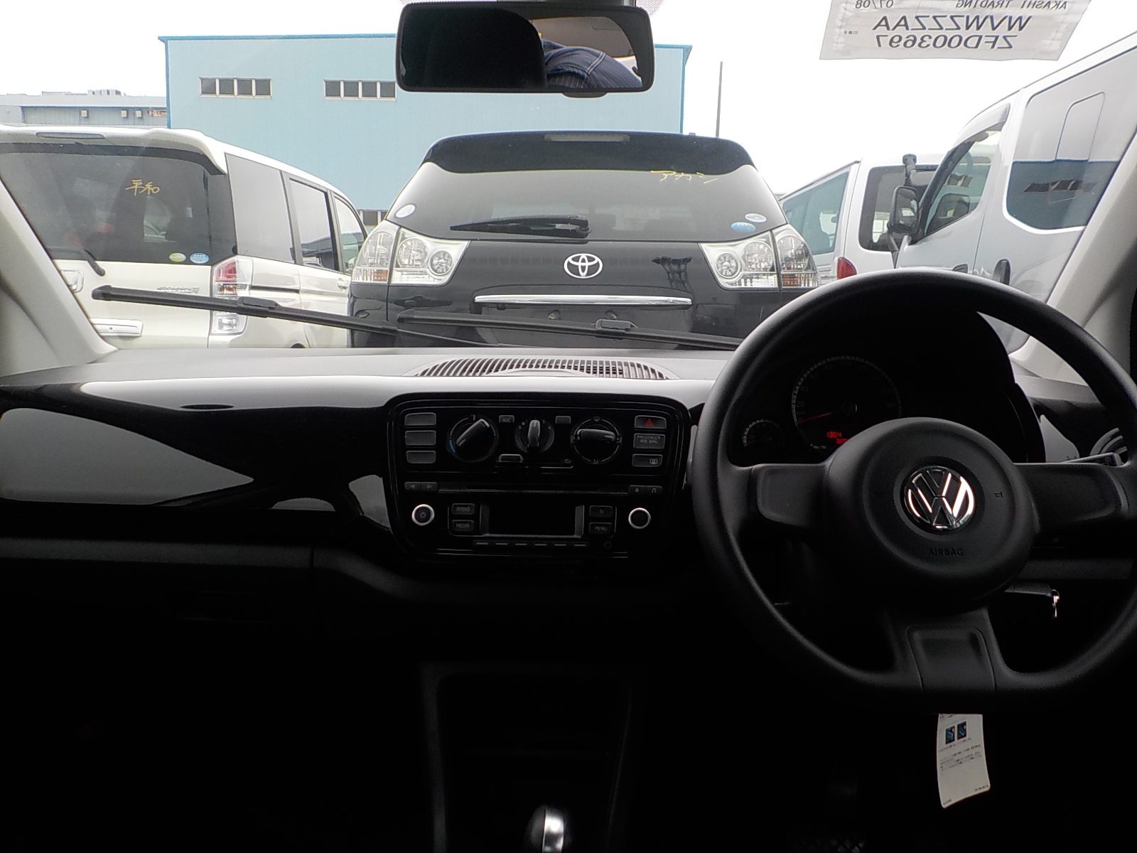 VOLKSWAGEN UP