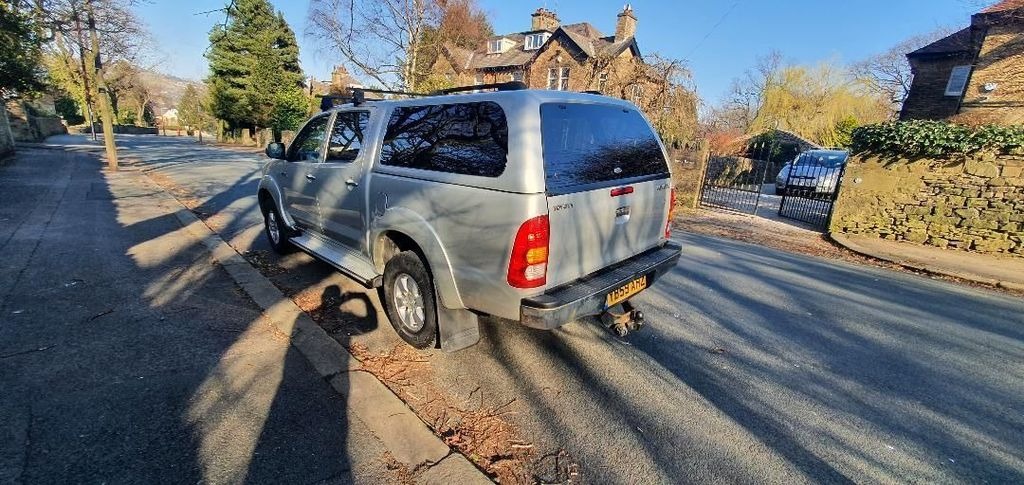 TOYOTA HILUX 3.0 D-4D 171 INVINCIBLE 4WD Crew Cab Pick-up