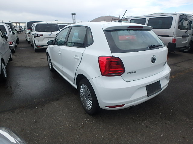 VOLKSWAGEN POLO