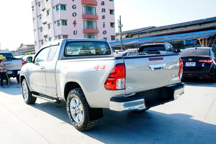 TOYOTA HILUX