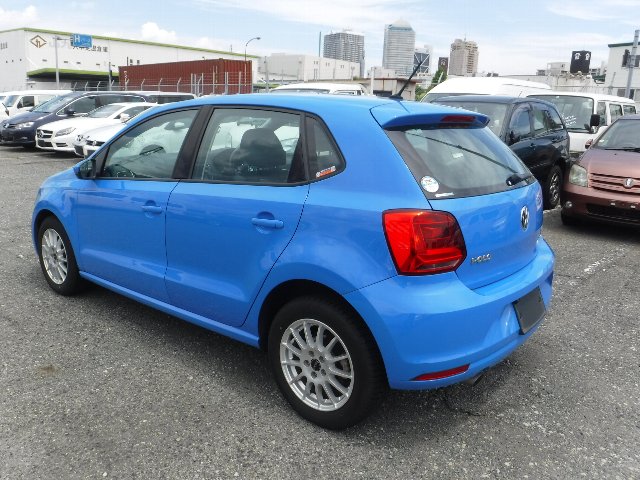 VOLKSWAGEN POLO