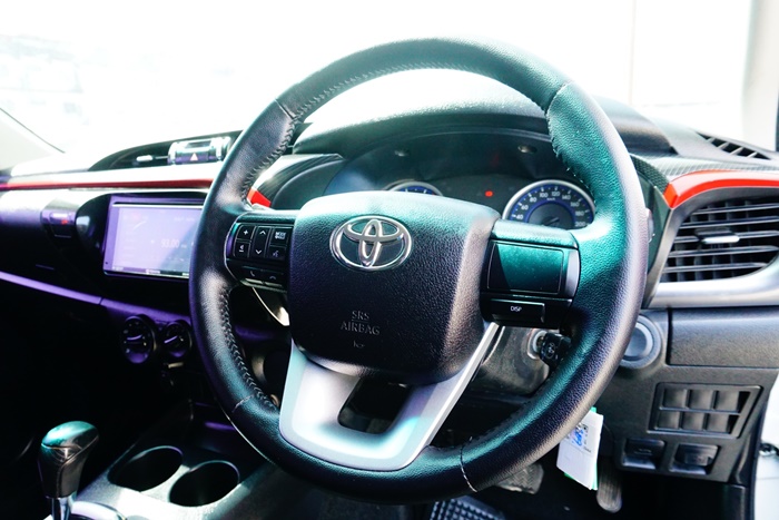 TOYOTA HILUX